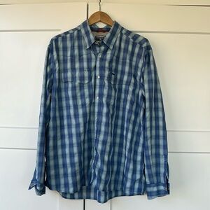 Men’s Simms fishing shirt button up great shape. I have two others